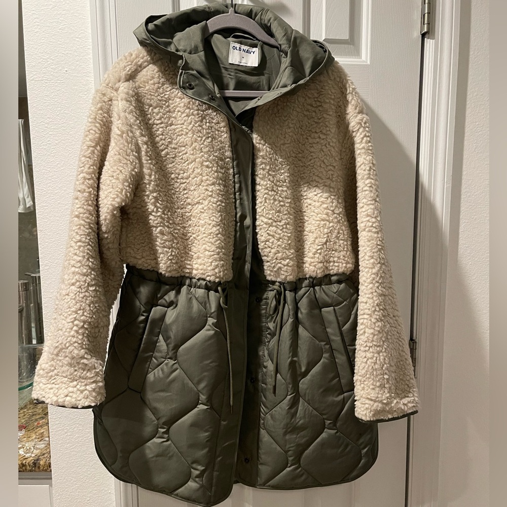 Old Navy Sherpa and quilt jacket, size medium. EUC